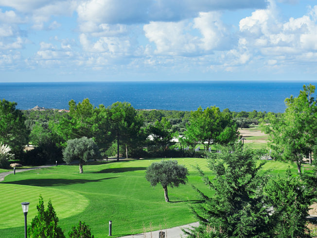 north-cyprus-golf-blue-sky-green-grass