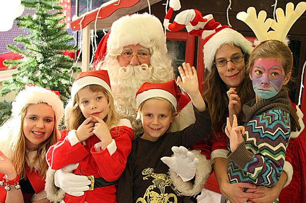 north-cyprus-santa-with-family-xmas-tree