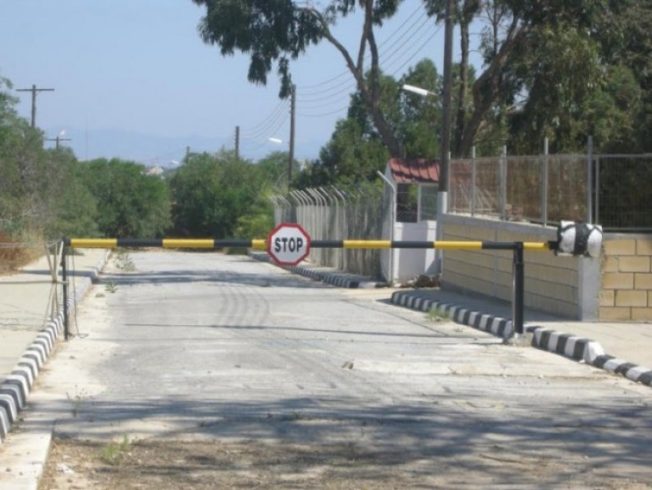 dherynia-crossing-stop-sign-Cyprus