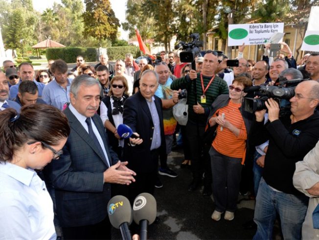 mustafa-akinci-with-GMOs-Cyprus-solution