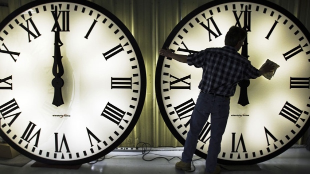 time-change-TRNC-and-Turkey-clocks