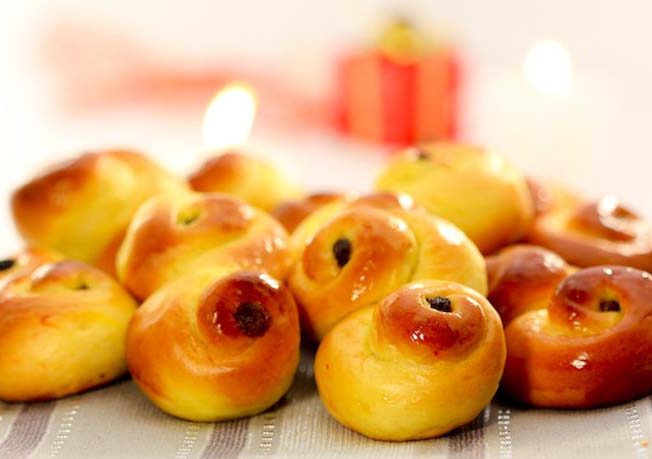 Saffron buns